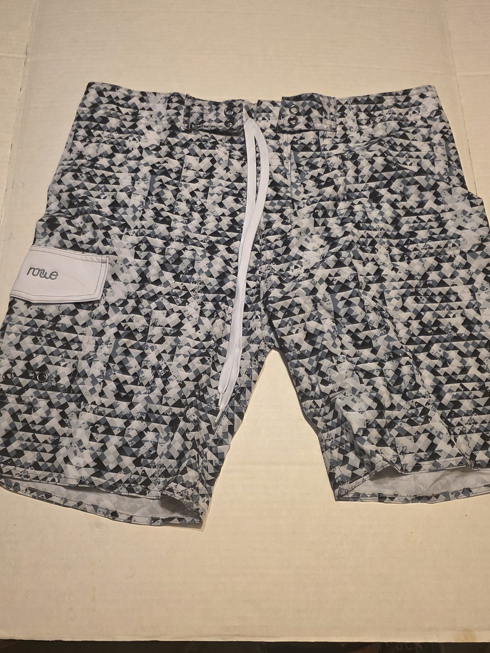 NWT Nonwe  Men’s Gray & Black Geometric Swim Size Med